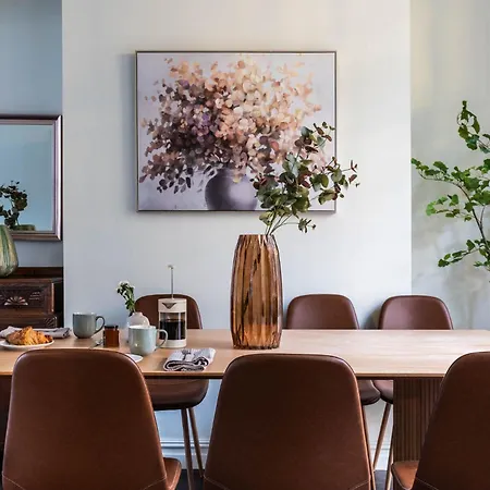 Emerald Park - Hot Tub & Games Room!