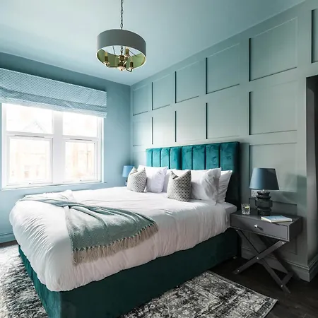 Feriehus Emerald Park - Hot Tub & Games Room!