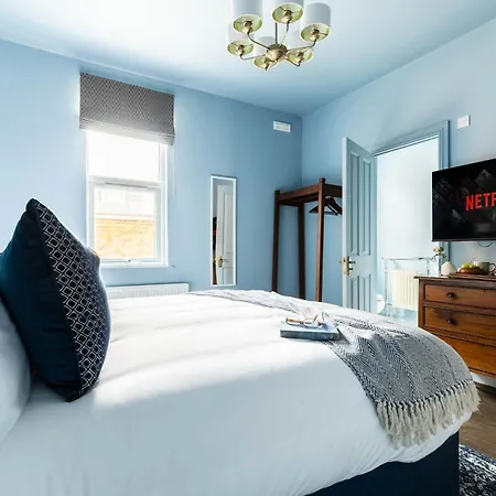 Emerald Park - Hot Tub & Games Room!