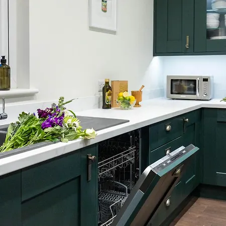 Emerald Park - Hot Tub & Games Room! 펜션 *