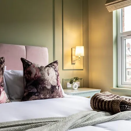 Emerald Park - Hot Tub & Games Room!