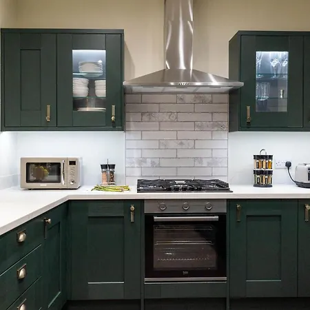 Casa vacanze Emerald Park - Hot Tub & Games Room!