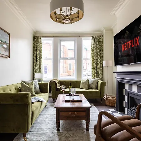 펜션 Emerald Park - Hot Tub & Games Room! *