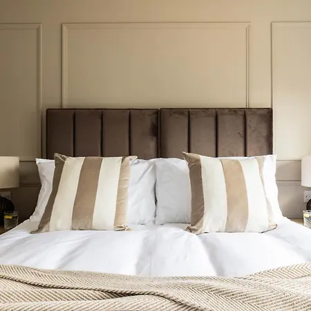 Emerald Park - Hot Tub & Games Room! *