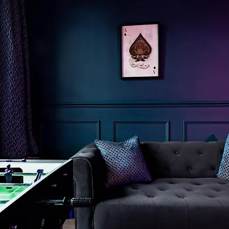 Emerald Park - Hot Tub & Games Room!