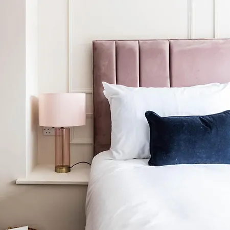 펜션 Emerald Park - Hot Tub & Games Room!