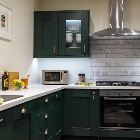 Emerald Park - Hot Tub & Games Room!