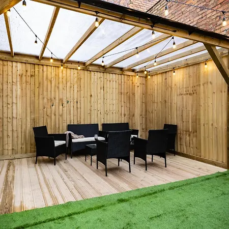 Emerald Park - Hot Tub & Games Room! Feriehus