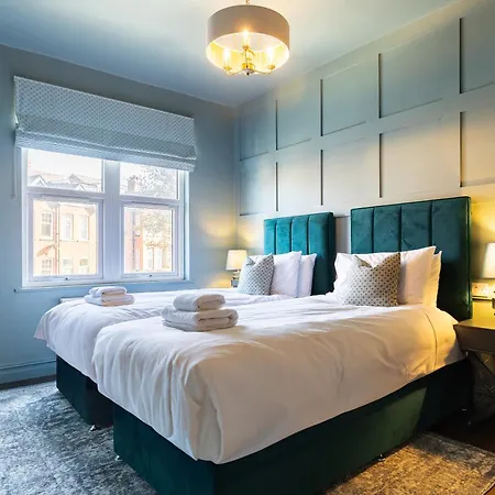 Emerald Park - Hot Tub & Games Room! *