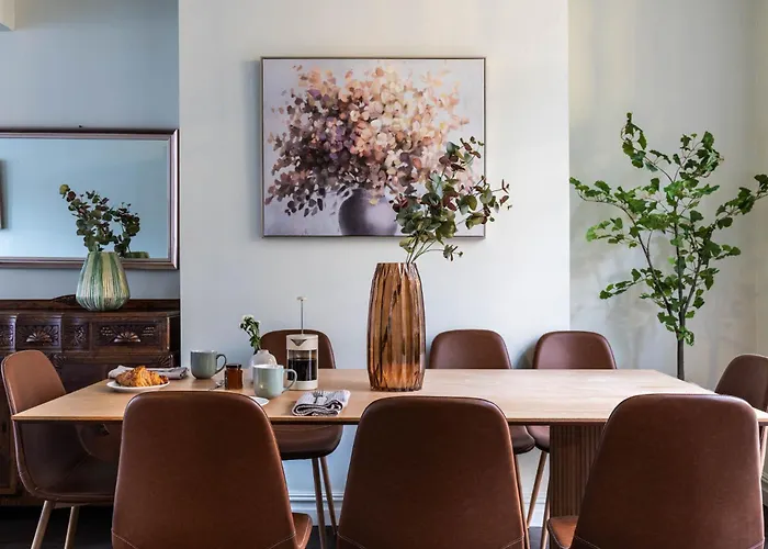 Emerald Park - Hot Tub & Games Room!