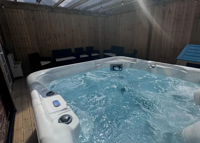 Emerald Park - Hot Tub & Games Room! *