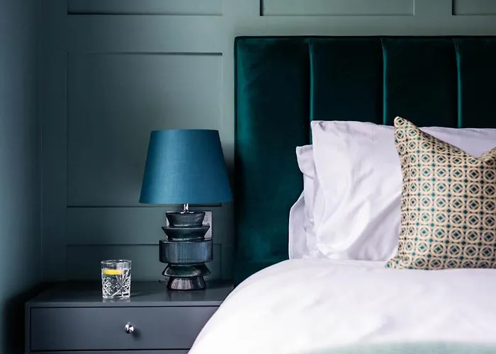 Emerald Park - Hot Tub & Games Room!