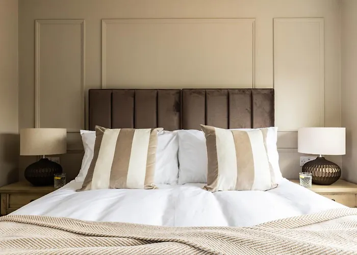 Emerald Park - Hot Tub & Games Room! *