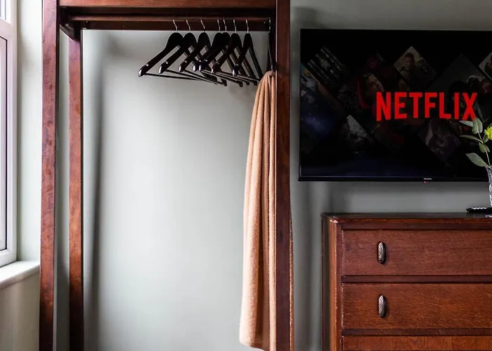 Emerald Park - Hot Tub & Games Room! *