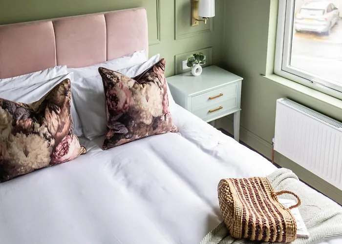 Emerald Park - Hot Tub & Games Room!