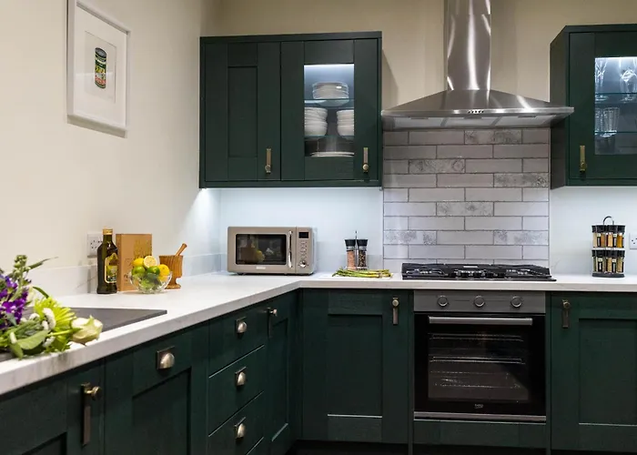 Emerald Park - Hot Tub & Games Room!