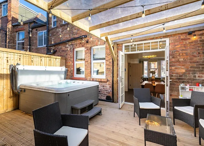 Emerald Park - Hot Tub & Games Room!