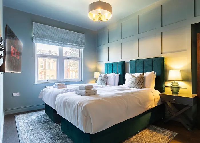 Emerald Park - Hot Tub & Games Room! *