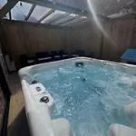 Emerald Park - Hot Tub & Games Room! *